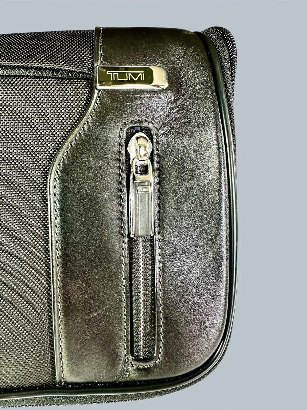 Tumi Arrivé Barajas Leather Toiletries travel kit